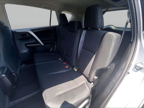 Used 2016 Toyota RAV4 LE FWD image 19