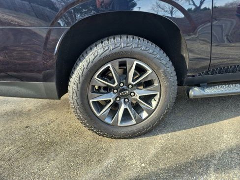 Used 2023 Chevrolet Suburban Z71 w/ Luxury Package image 15