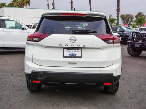 Used 2024 Nissan Rogue S FWD image 6