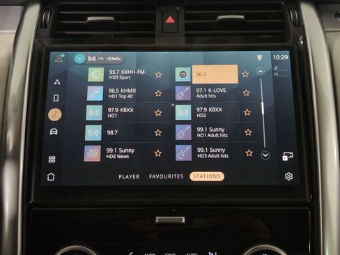 Used 2025 Land Rover Discovery Dynamic SE image 22