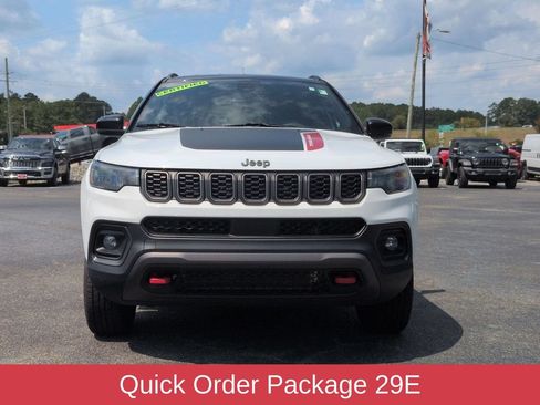 Used 2025 Jeep Compass Trailhawk w/ Trailer Tow Group AWD/4WD image 9