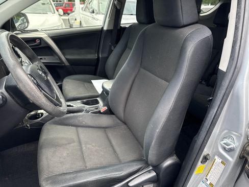 Used 2015 Toyota RAV4 LE AWD/4WD image 18