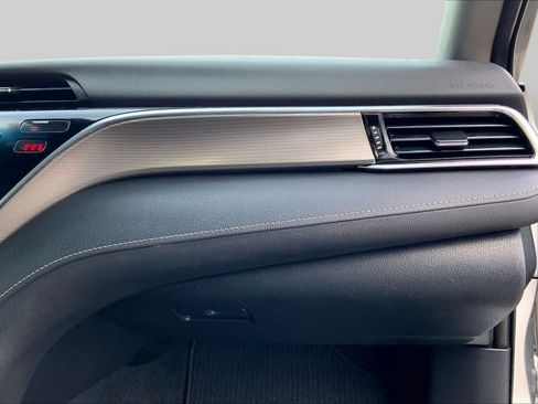 Used 2018 Toyota Camry SE w/ Convenience Package FWD image 18