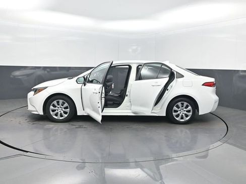 Used 2021 Toyota Corolla LE image 15