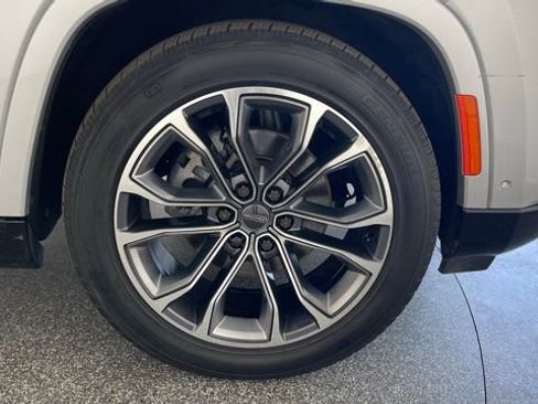 Used 2023 Jeep Grand Wagoneer Series III image 52