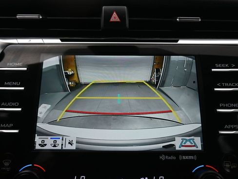 Used 2019 Toyota Camry XLE FWD image 18