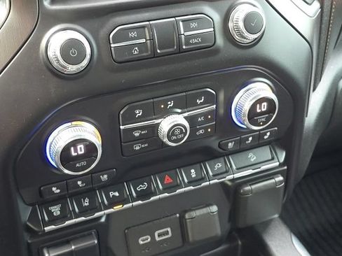 Used 2020 GMC Sierra 3500 AT4 w/ AT4 Premium Package AWD/4WD image 38
