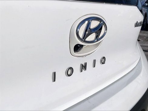 Used 2021 Hyundai Ioniq Limited image 28