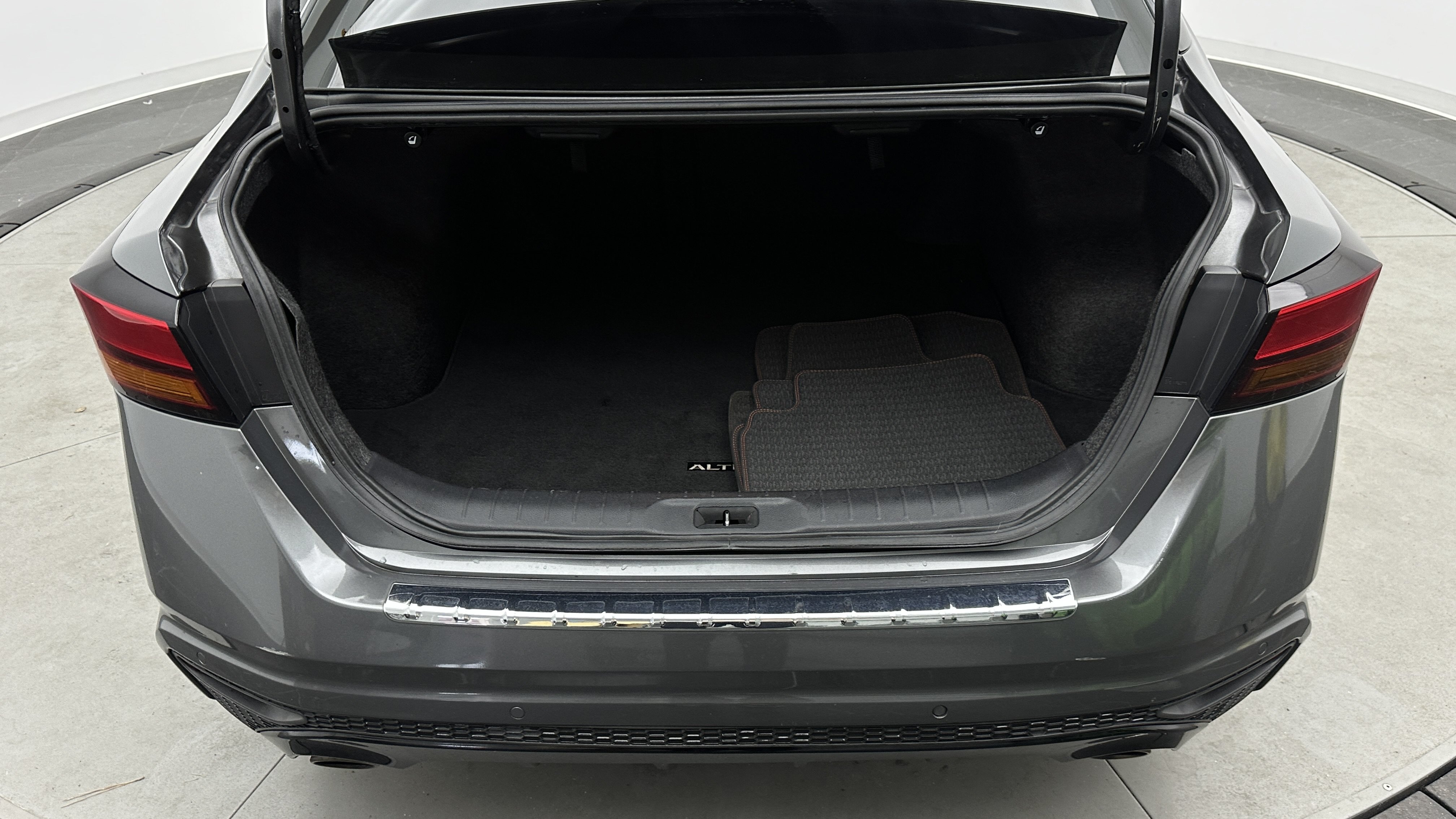 Used 2023 Nissan Altima 2.5 SR w/ SR Premium Package FWD image 34