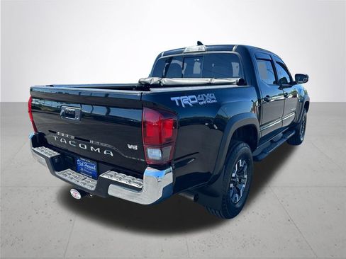 Used 2018 Toyota Tacoma TRD Off-Road AWD/4WD image 7