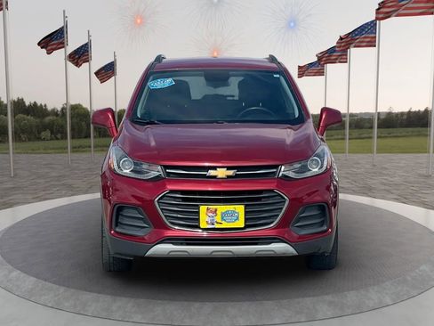 Used 2020 Chevrolet Trax LT w/ LT Convenience Package FWD image 3