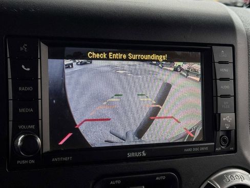 Used 2015 Jeep Wrangler Unlimited Sahara w/ Connectivity Group image 19