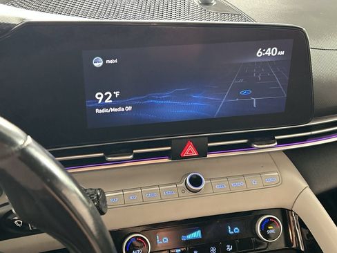 Used 2021 Hyundai Elantra Limited FWD image 18
