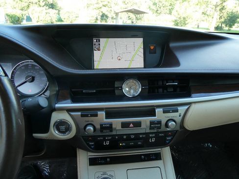 Used 2018 Lexus ES 350 w/ Navigation System Package FWD image 16