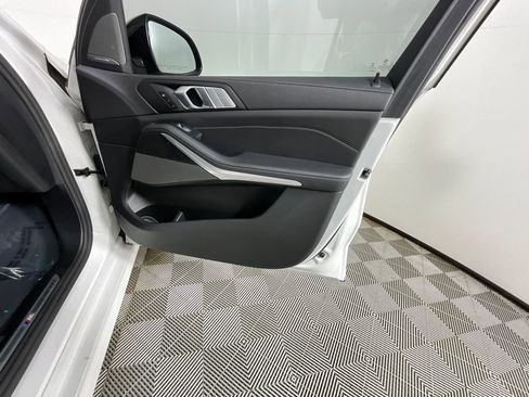 Used 2021 BMW X7 xDrive40i w/ M Sport Package AWD/4WD image 21