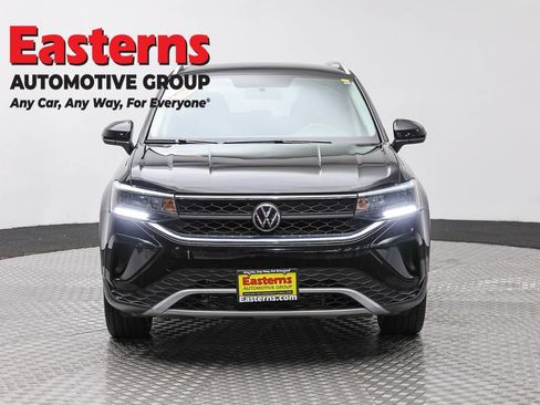Used 2022 Volkswagen Taos SE AWD/4WD image 2
