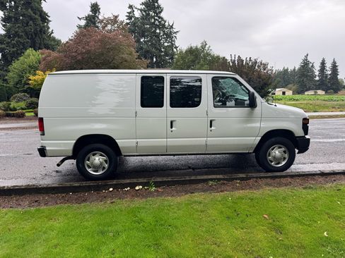 Used 2013 Ford E-250 and Econoline 250 image 6