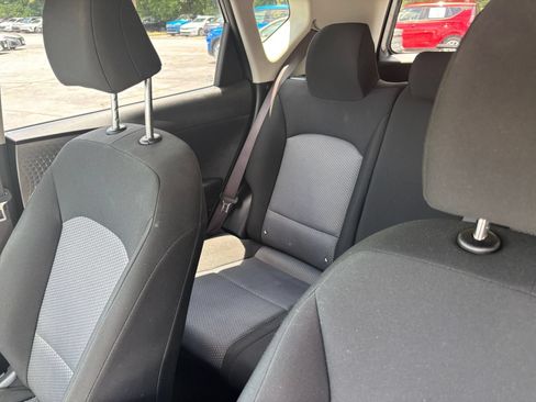 Used 2025 Kia Soul LX w/ LX Technology Package FWD image 34