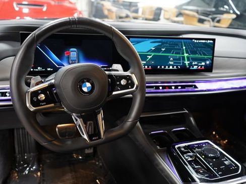 Used 2025 BMW 760i xDrive w/ Executive Package AWD/4WD image 30