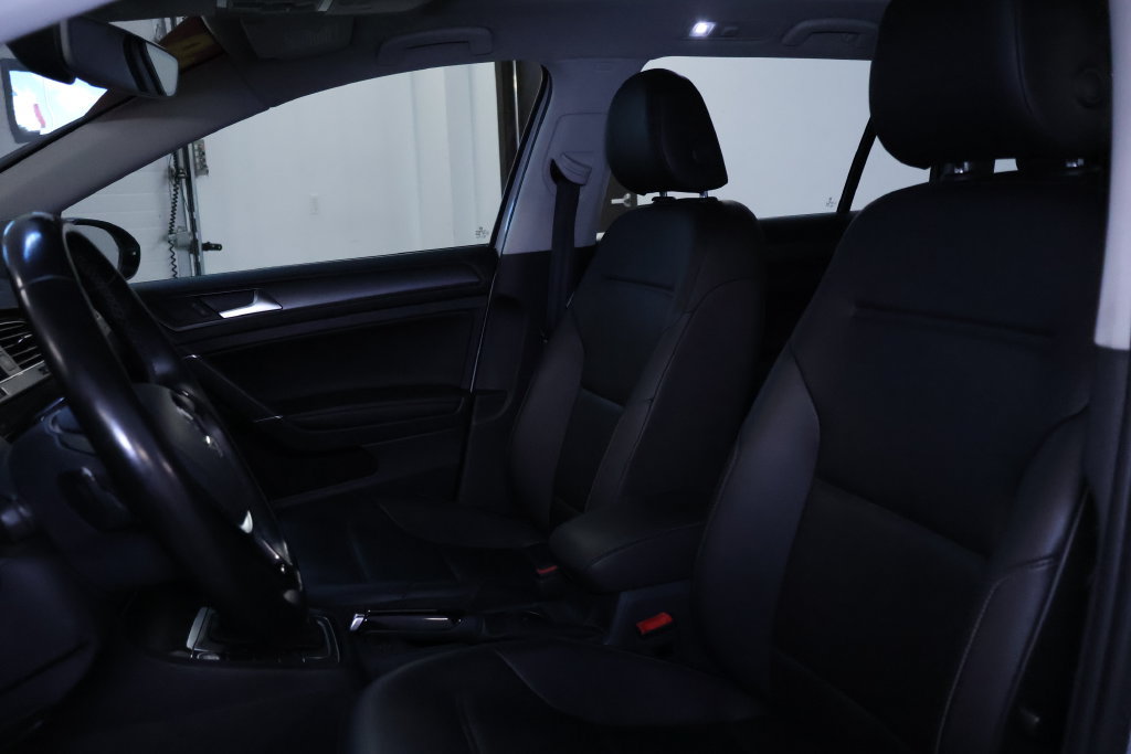 Used 2019 Volkswagen Golf SE FWD image 16