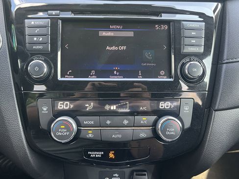 Used 2019 Nissan Rogue SV FWD image 5