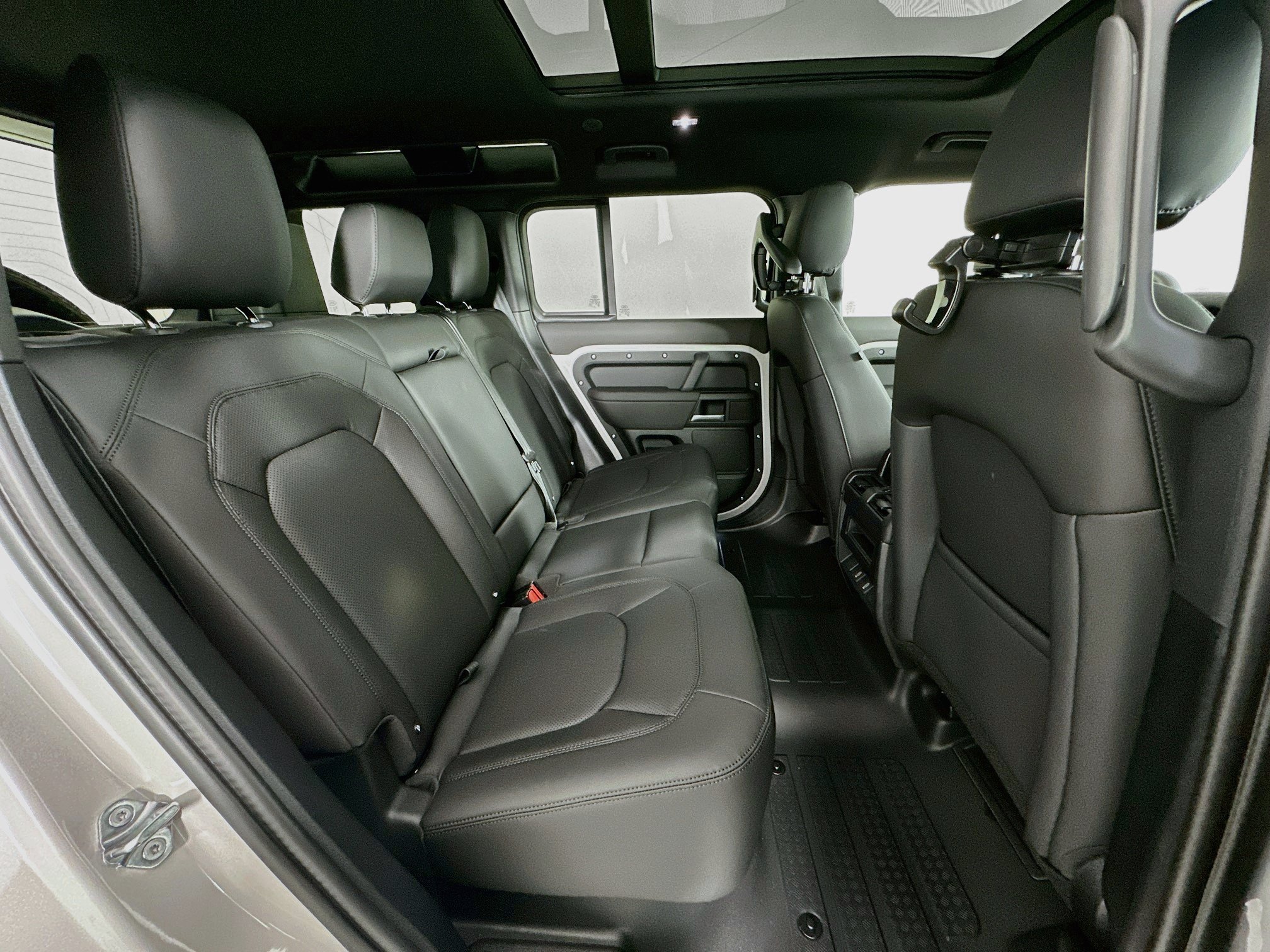 New 2026 Land Rover Defender 110 S AWD/4WD image 25