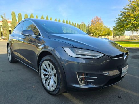 Used 2019 Tesla Model X Long Range image 1
