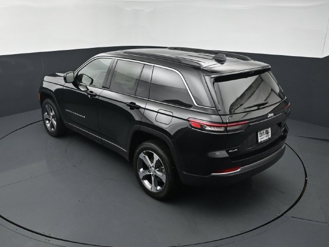 New 2026 Jeep Grand Cherokee Limited w/ Luxury Tech Group II AWD/4WD image 16