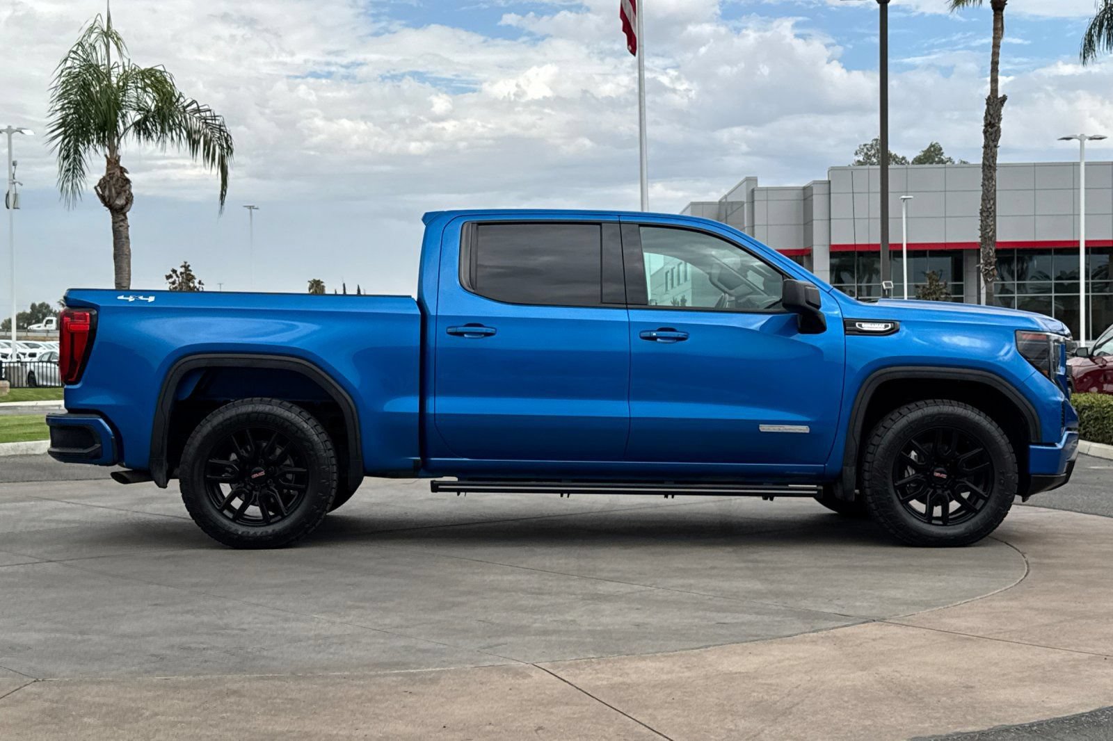 Used 2023 GMC Sierra 1500 Elevation AWD/4WD image 3