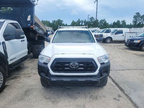 Used 2022 Toyota Tacoma SR RWD image 3