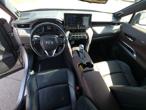 Used 2021 Toyota Venza Limited image 18