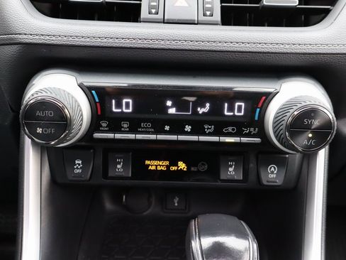 Used 2020 Toyota RAV4 XLE Premium image 11