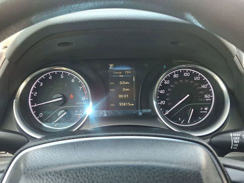 Used 2018 Toyota Camry LE FWD image 13