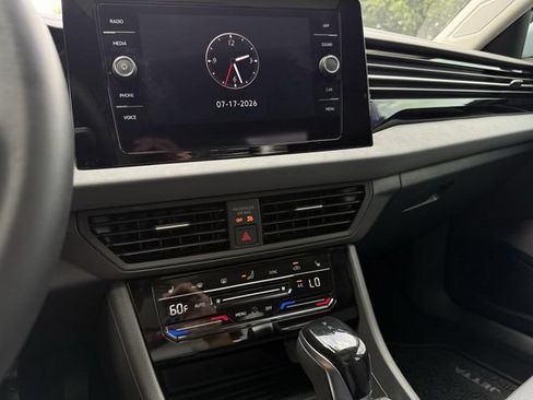 Used 2026 Volkswagen Jetta SE FWD image 14