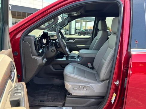 Used 2024 GMC Sierra 1500 SLT w/ SLT Premium Package AWD/4WD image 9