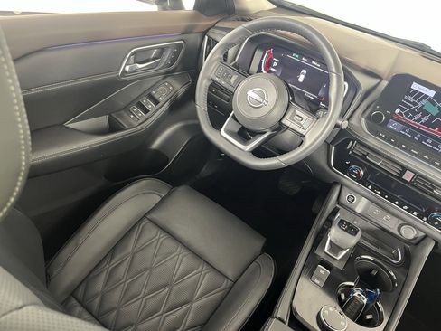 Used 2023 Nissan Rogue Platinum image 9