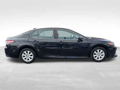 Used 2019 Toyota Camry LE image 9