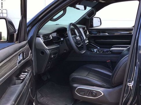 Used 2022 Jeep Wagoneer Series III w/ Premium Group I AWD/4WD image 13