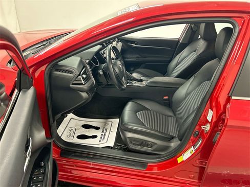 Used 2020 Toyota Camry SE image 9
