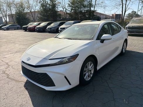 Used 2025 Toyota Camry LE image 1