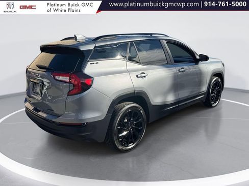 Used 2024 GMC Terrain SLE w/ Driver Convenience Package image 7