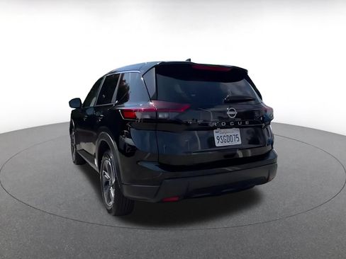Used 2025 Nissan Rogue SV FWD image 11