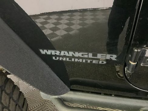 Used 2016 Jeep Wrangler Unlimited Rubicon AWD/4WD image 15