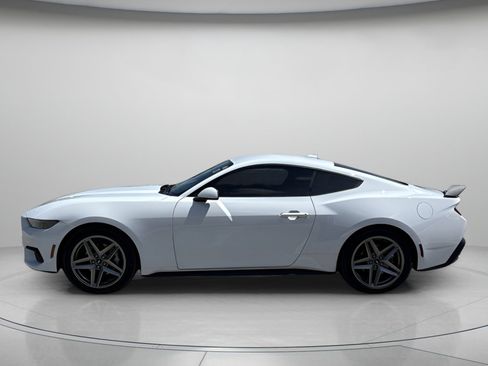 Used 2025 Ford Mustang Coupe RWD image 5
