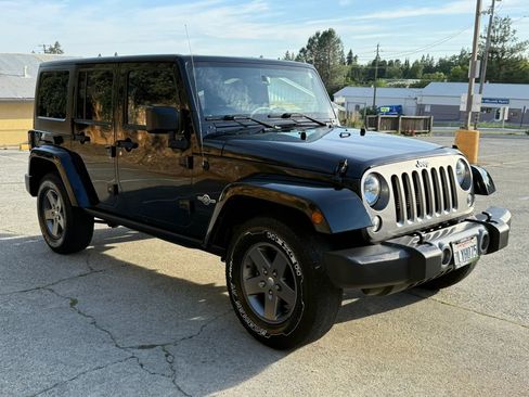 Used 2015 Jeep Wrangler Unlimited Sport AWD/4WD image 11