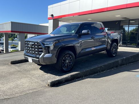 Used 2023 Toyota Tundra Platinum AWD/4WD image 4