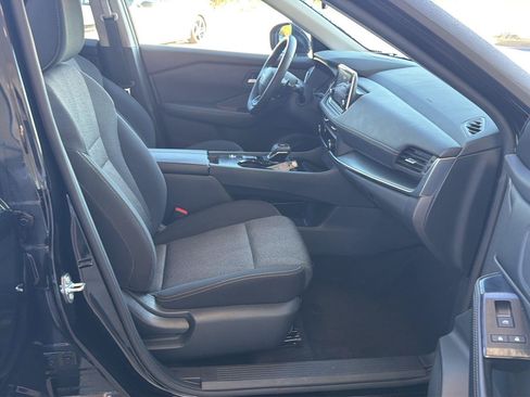 Used 2025 Nissan Rogue SV FWD image 13