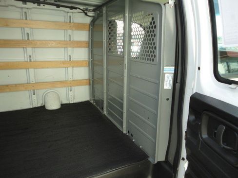 Used 2015 GMC Savana 2500 image 15