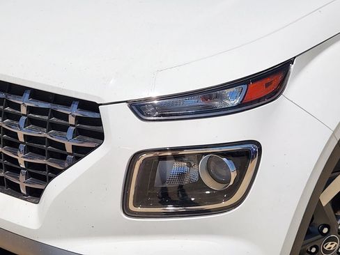 Used 2024 Hyundai Venue SEL FWD image 11