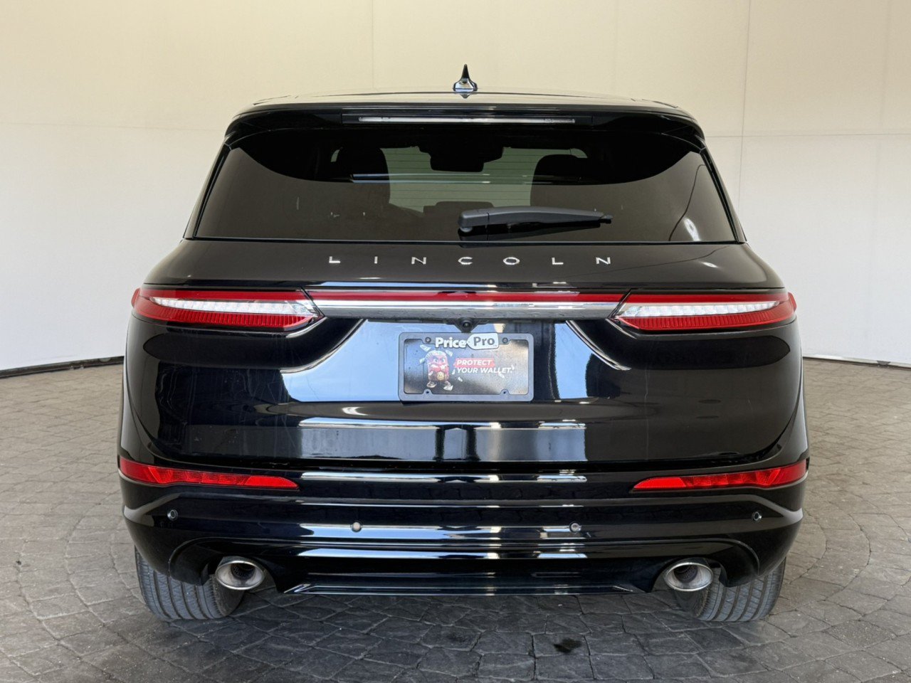 Used 2025 Lincoln Corsair AWD w/ Jet Appearance Package image 6